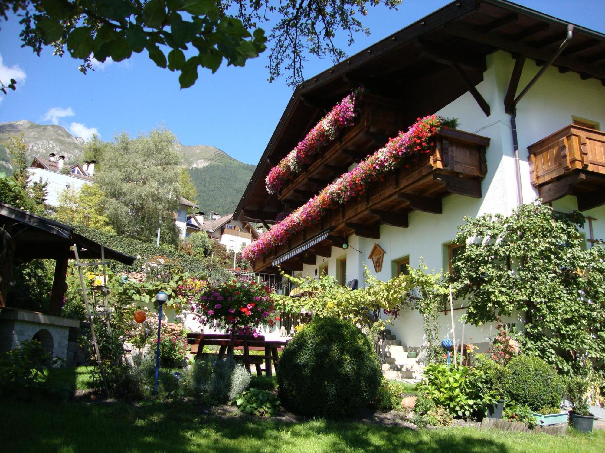 Pension Kirchbrugger Telfes im Stubai Exterior foto