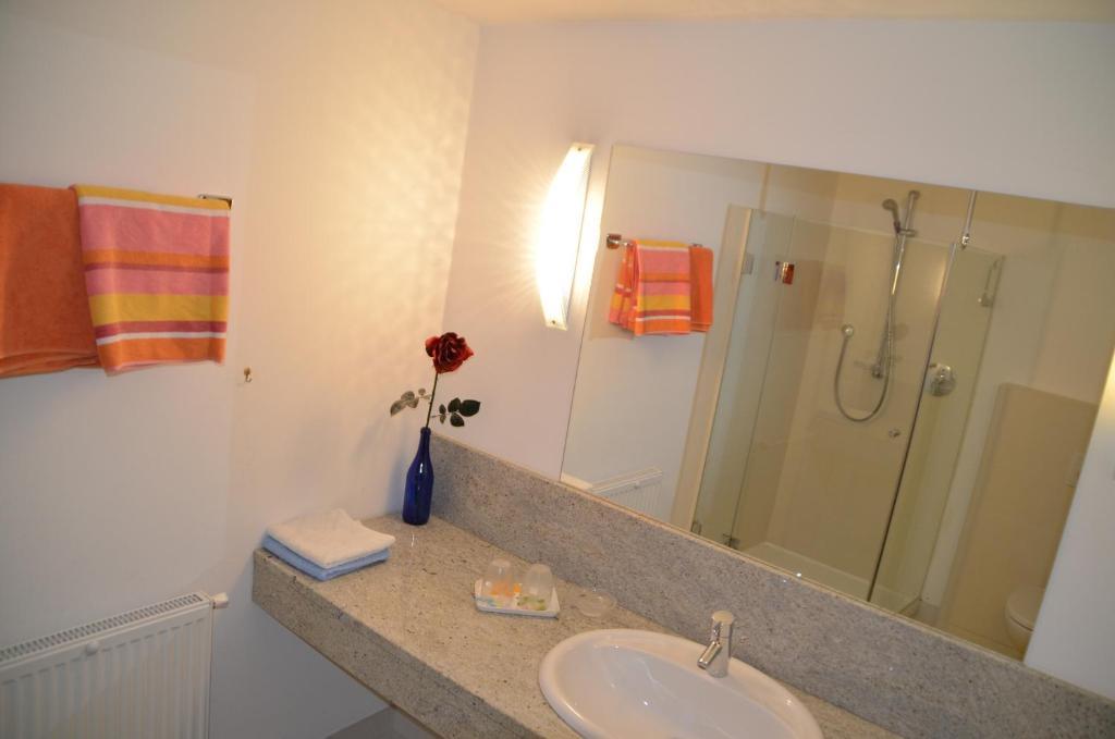 Pension Kirchbrugger Telfes im Stubai Quarto foto